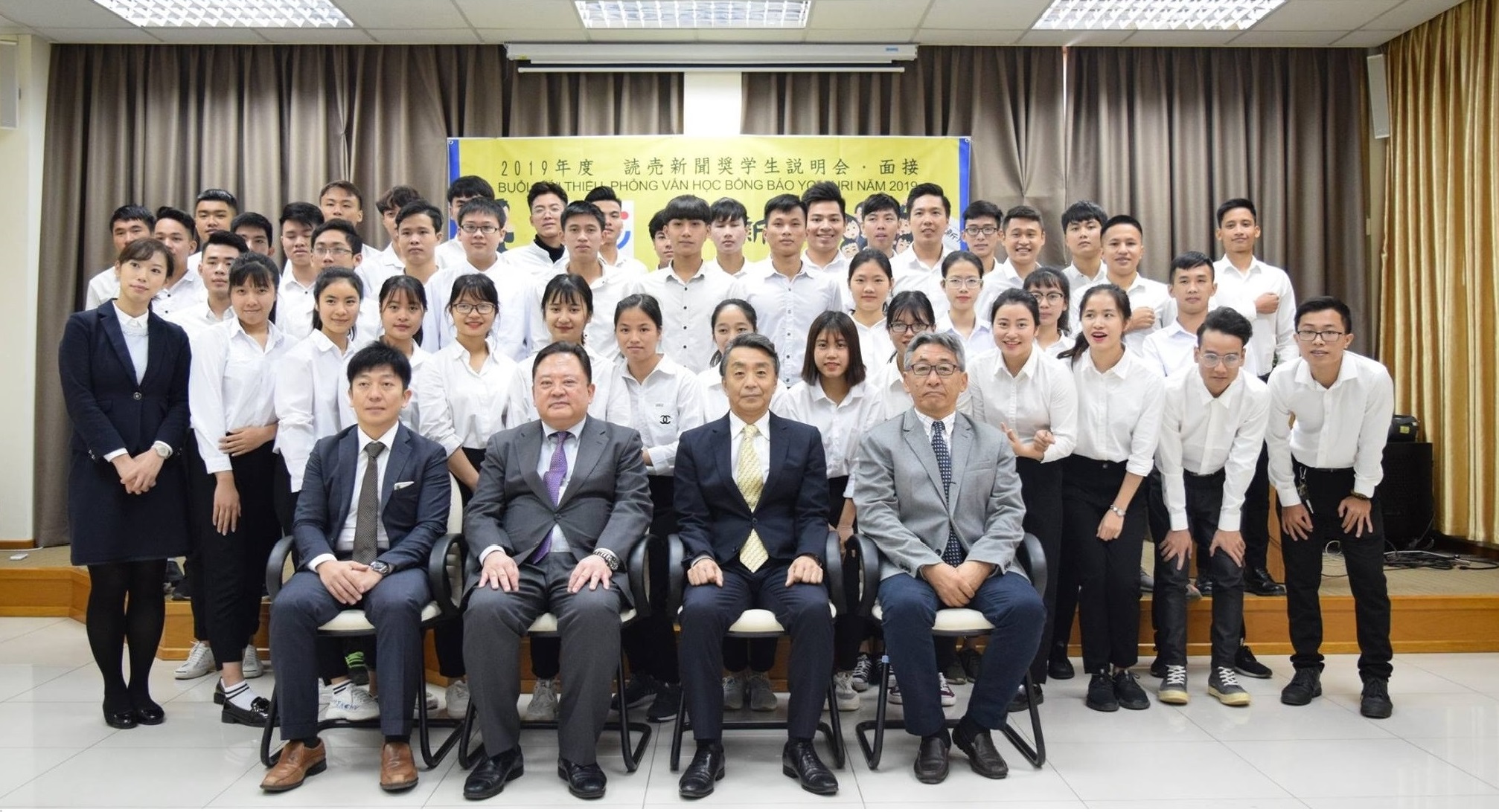 Hình ảnh các học viên tham gia Học bổng báo Yomiuri