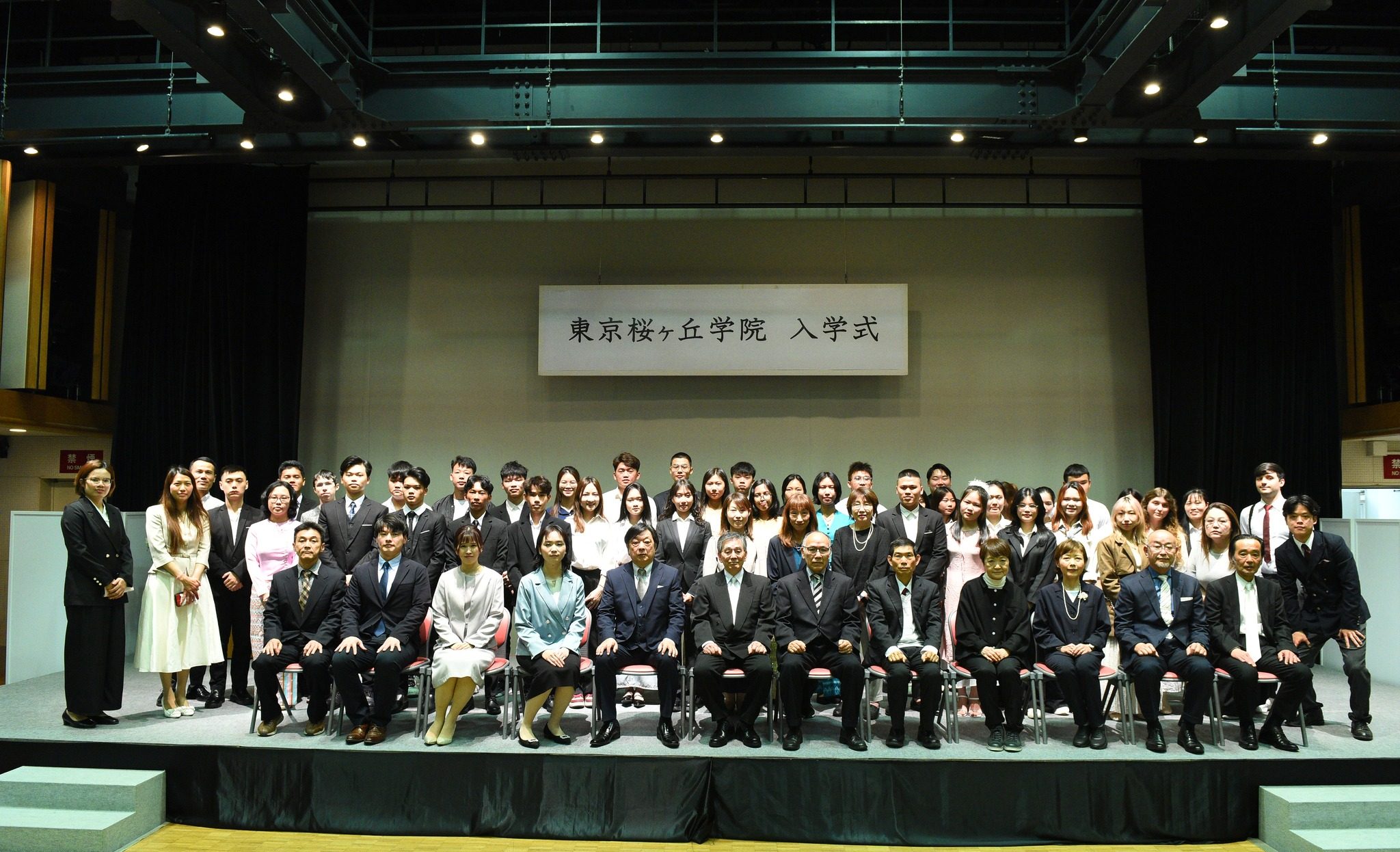 Học viên Amschool tham dự lễ nhập học tại trường kỳ tháng 4/2025