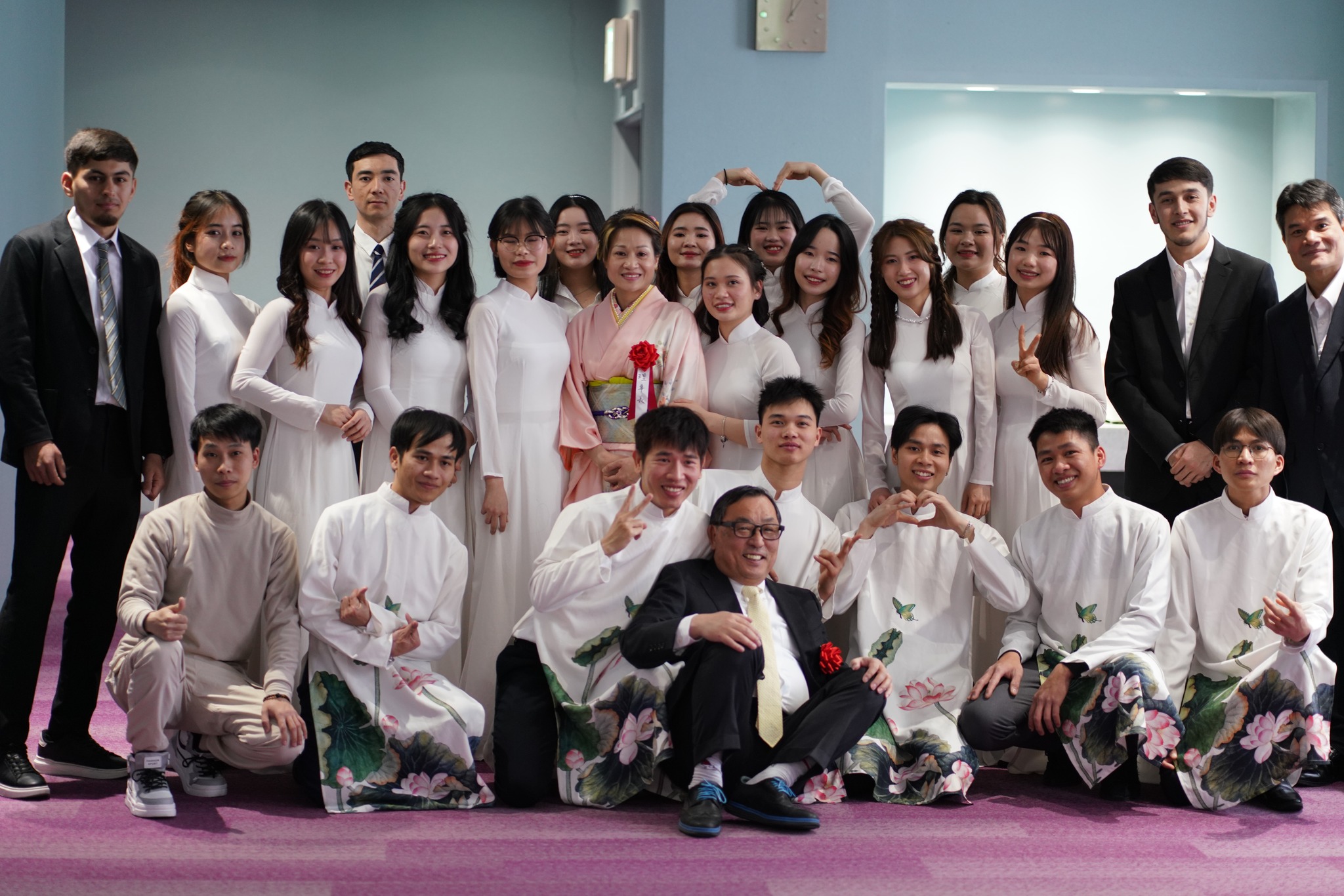 Cosmos thu hút đông đảo DHS Việt Nam